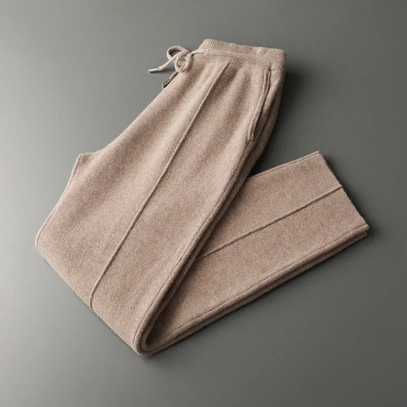 Pantalón de vestir TailorCraft en camel, en percha
