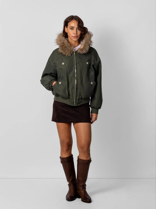 Chaqueta bomber WarmCore™ con forro y ribete de piel sintética