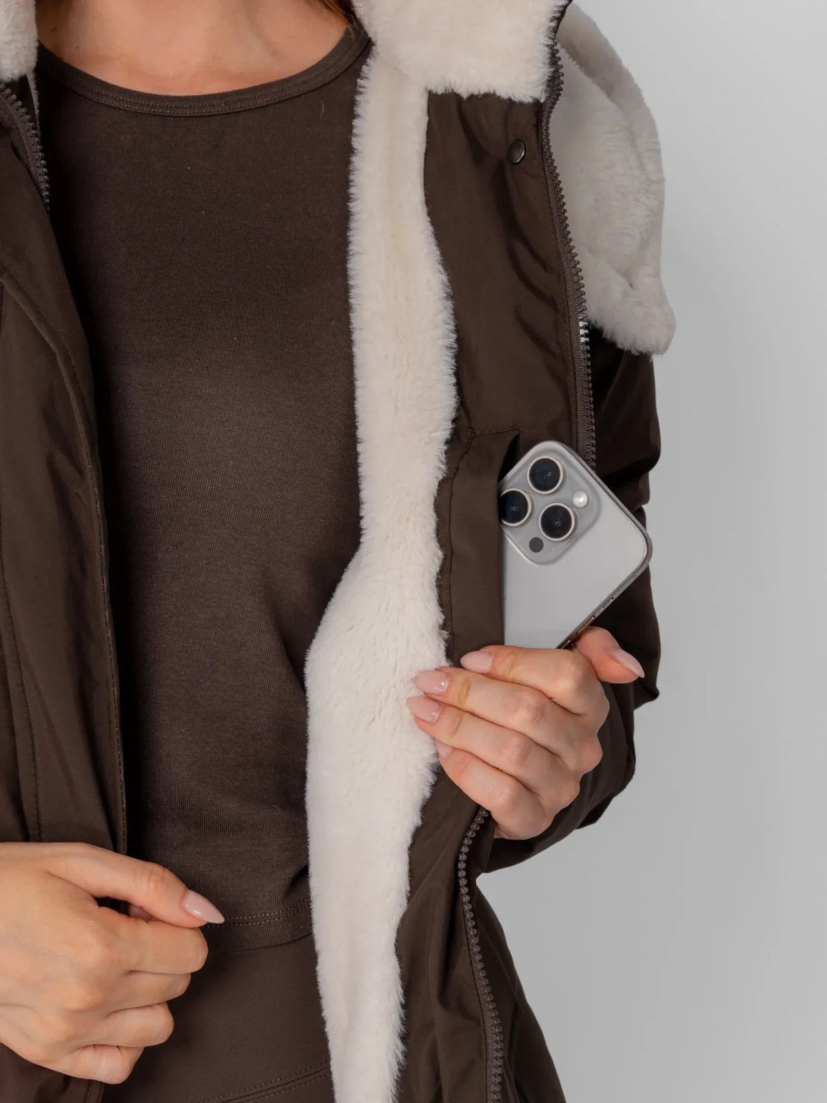 Chaqueta acolchada larga clásica WarmCore™ con forro de piel sintética