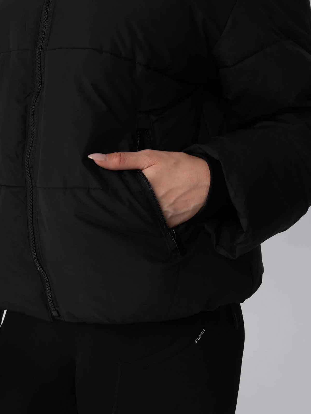 Chaqueta acolchada corta WarmCore™ con capucha desmontable y forro de piel sintética