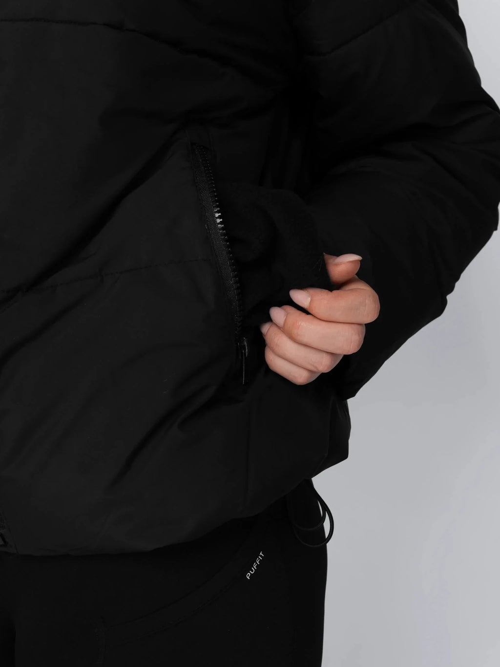 Chaqueta acolchada corta WarmCore™ con capucha desmontable y forro de piel sintética
