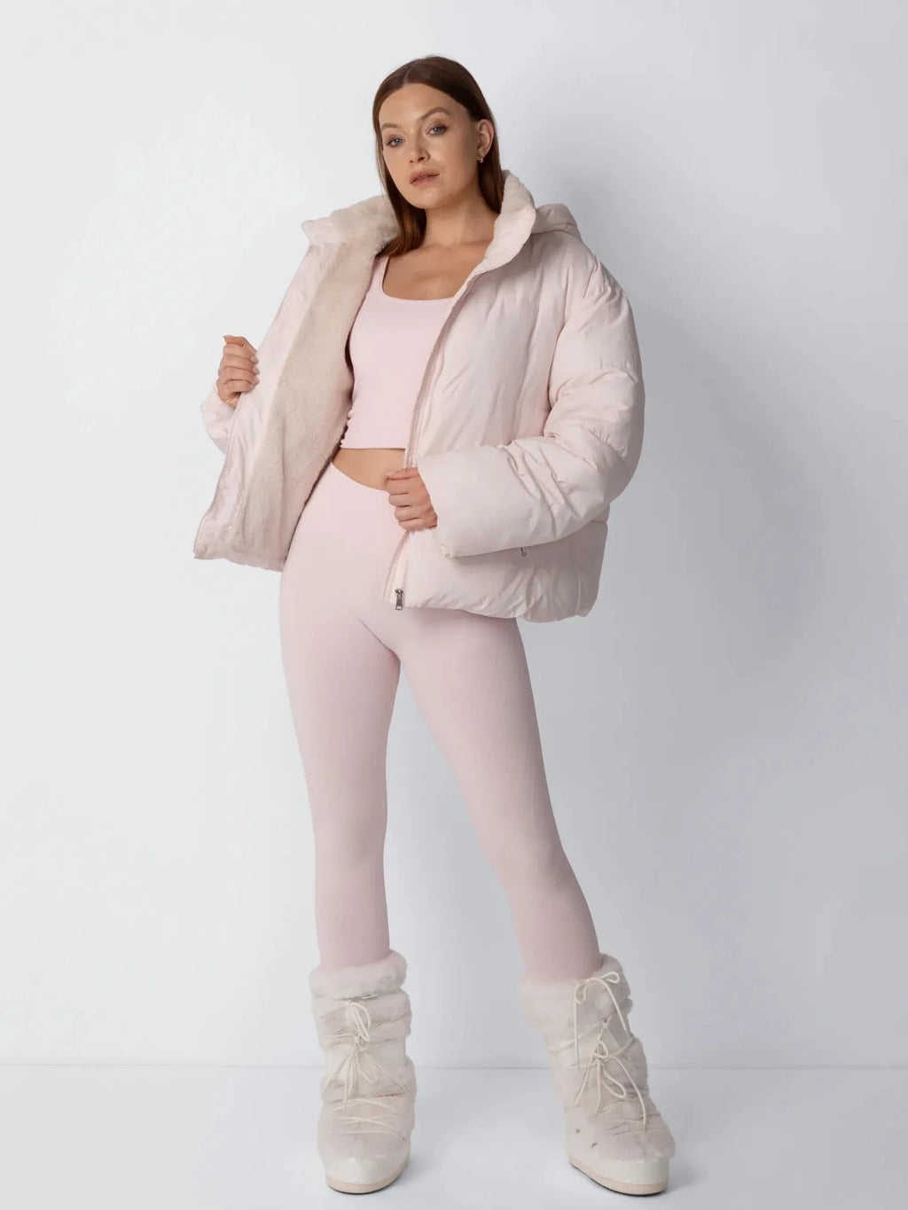 Chaqueta acolchada corta WarmCore™ con capucha desmontable y forro de piel sintética