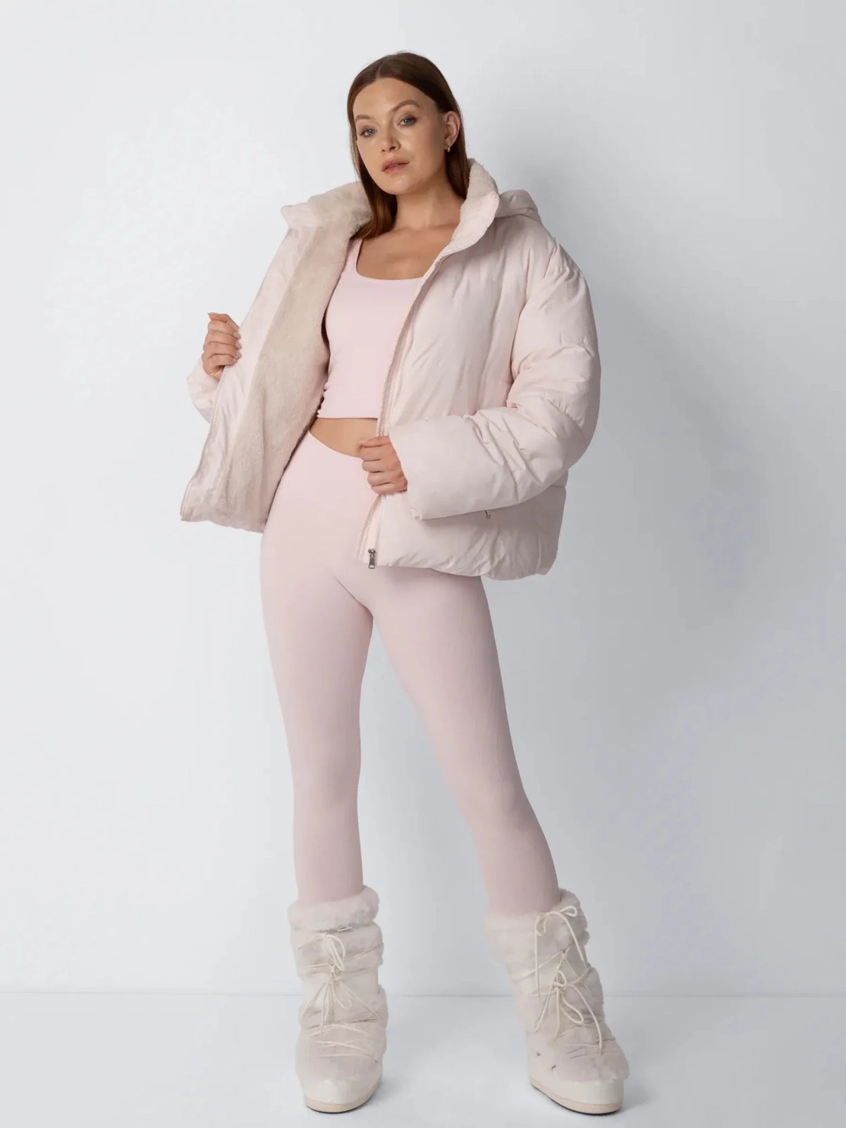 Chaqueta acolchada corta WarmCore™ con capucha desmontable y forro de piel sintética